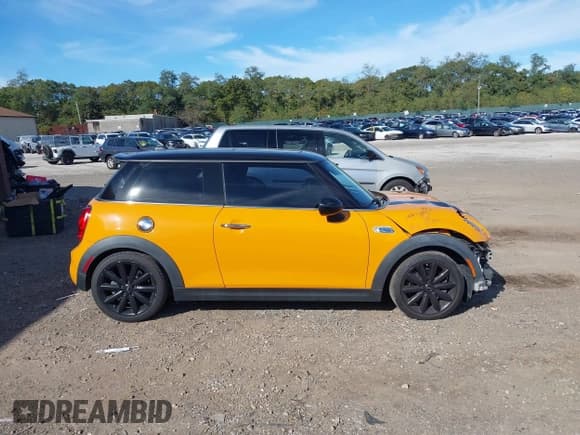 ✅ 2015 MINI Hardtop S • VIN: WMWXP7C58F2A61197 • Lot: 43457332. Listed on IAAI with 142,557 mi. Free auction sales archive from the USA and detailed vehicle history report at DreamBid. Image 14.