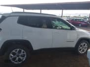 ✅ 2025 Jeep Compass Latitude • VIN: 3C4NJDBNXST504032 • Lot: 43421601. Wystawiony na IAAI z przebiegiem 15 238 mil. Bezpłatny archiwum sprzedaży aukcyjnych z USA i szczegółowy raport historii pojazdu na DreamBid. Zdjęcie 13.