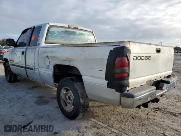 2001 Dodge 1500 с VIN 3B7HC13Z61G700824, выставлен на аукционе Copart как лот 85217734 с пробегом 269 848 миль миль и Списание • Salvage title. История ставок и продаж доступна на DreamBid. Изображение 2.