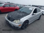 ✅ 2002 Mercedes-Benz C AMG • VIN: WDBRF65JX2F222750 • Lot: 42517552. Wystawiony na IAAI z przebiegiem 203 533 mil. Bezpłatny archiwum sprzedaży aukcyjnych z USA i szczegółowy raport historii pojazdu na DreamBid. Zdjęcie 2.