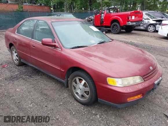 ✅ 1995 Honda Accord EX • VIN: 1HGCD5663SA066292 • Lot: 42982046. Wystawiony na IAAI z przebiegiem 263 797 mil. Bezpłatny archiwum sprzedaży aukcyjnych z USA i szczegółowy raport historii pojazdu na DreamBid. Zdjęcie 1.
