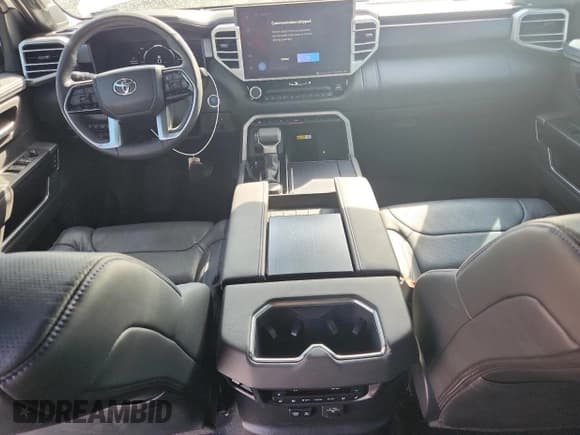 ✅ 2024 Toyota Sequoia Platinum • VIN: 7SVAAABA1RX042426 • Lot: 84625595. Wystawiony na Copart z przebiegiem 20 594 mil. Bezpłatny archiwum sprzedaży aukcyjnych z USA i szczegółowy raport historii pojazdu na DreamBid. Zdjęcie 8.