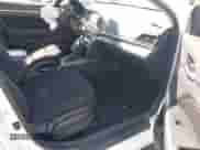 2020 Hyundai Elantra SEL z VIN 5NPD84LF5LH548052, wystawiony jako IAAI lot #43395758 z przebiegiem 84 965 mil mil oraz . Historia ofert i sprzedaży dostępna na DreamBid. Obrazek 5.