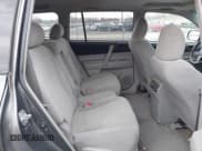 ✅ 2010 Toyota Highlander • VIN: 5TDBK3EH9AS026968 • Lot: 43618598. Wystawiony na IAAI z przebiegiem 192 581 mil. Bezpłatny archiwum sprzedaży aukcyjnych z USA i szczegółowy raport historii pojazdu na DreamBid. Zdjęcie 8.