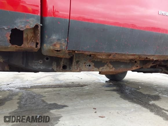 ✅ 2013 GMC Sierra 2500HD Work Truck • VIN: 1GT02ZCG9DZ153548 • Lot: 41930810. Wystawiony na IAAI z przebiegiem 91 367 mil. Bezpłatny archiwum sprzedaży aukcyjnych z USA i szczegółowy raport historii pojazdu na DreamBid. Zdjęcie 17.