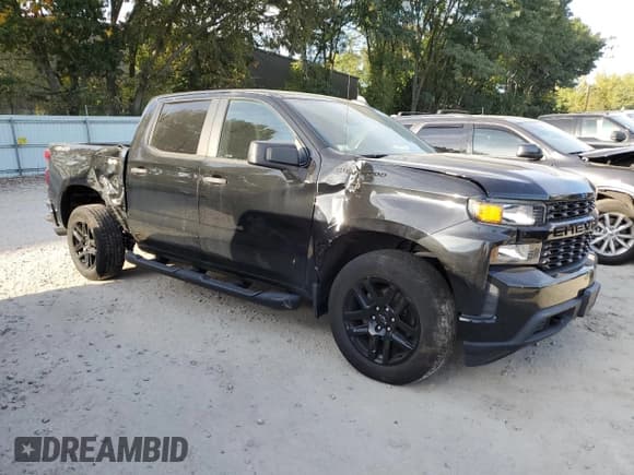 ✅ 2021 Chevrolet Silverado 1500 Custom • VIN: 1GCPYBEK6MZ202646 • Lot: 72697984. Wystawiony na Copart z przebiegiem 20 582 mil. Bezpłatny archiwum sprzedaży aukcyjnych z USA i szczegółowy raport historii pojazdu na DreamBid. Zdjęcie 4.