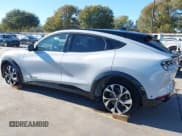 ✅ 2021 Ford Mustang Mach-E Premium • VIN: 3FMTK3SU3MMA03546 • Lot: 43597054. Wystawiony na IAAI z przebiegiem 31 087 mil. Bezpłatny archiwum sprzedaży aukcyjnych z USA i szczegółowy raport historii pojazdu na DreamBid. Zdjęcie 20.