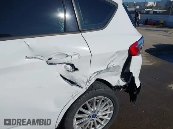 ✅ 2015 Ford C-Max SE • VIN: 1FADP5AU3FL119461 • Lot: 43871192. Wystawiony na IAAI z przebiegiem 105 895 mil. Bezpłatny archiwum sprzedaży aukcyjnych z USA i szczegółowy raport historii pojazdu na DreamBid. Zdjęcie 6.