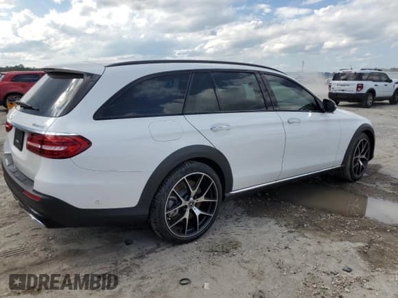 ✅ 2023 Mercedes-Benz E 450 • VIN: W1KZH6AB6PB178759 • Lot: 71735084. Listed on Copart with 6,896 mi. Free auction sales archive from the USA and detailed vehicle history report at DreamBid. Image 3.