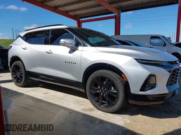 2020 Chevrolet Blazer RS z VIN 3GNKBERS9LS647554, wystawiony jako IAAI lot #43267332 z przebiegiem 59 564 mil mil oraz . Historia ofert i sprzedaży dostępna na DreamBid. Obrazek 13.