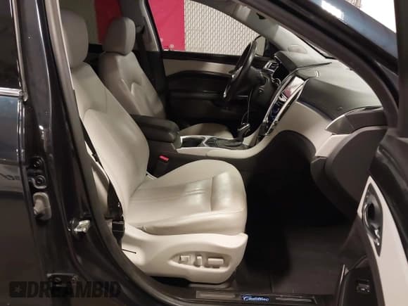 ✅ 2015 Cadillac SRX Premium Collection • VIN: 3GYFNGE30FS607373 • Lot: 42868728. Wystawiony na IAAI z przebiegiem 109 910 mil. Bezpłatny archiwum sprzedaży aukcyjnych z USA i szczegółowy raport historii pojazdu na DreamBid. Zdjęcie 5.