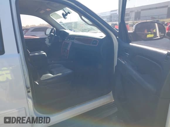 ✅ 2013 Chevrolet Tahoe LT • VIN: 1GNSCBE0XDR172078 • Lot: 43570630. Listed on IAAI with 132,449 mi. Free auction sales archive from the USA and detailed vehicle history report at DreamBid. Image 5.