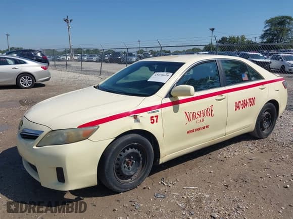 ✅ 2010 Toyota Camry • VIN: 4T1BB3EK3AU114854 • Lot: 43078629. Listed on IAAI with 571,411 mi. Free auction sales archive from the USA and detailed vehicle history report at DreamBid. Image 15.