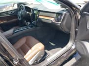 ✅ 2021 Volvo V60 • VIN: YV4102WK3M1074020 • Lot: 42823332. Wystawiony na IAAI z przebiegiem 31 166 mil. Bezpłatny archiwum sprzedaży aukcyjnych z USA i szczegółowy raport historii pojazdu na DreamBid. Zdjęcie 5.