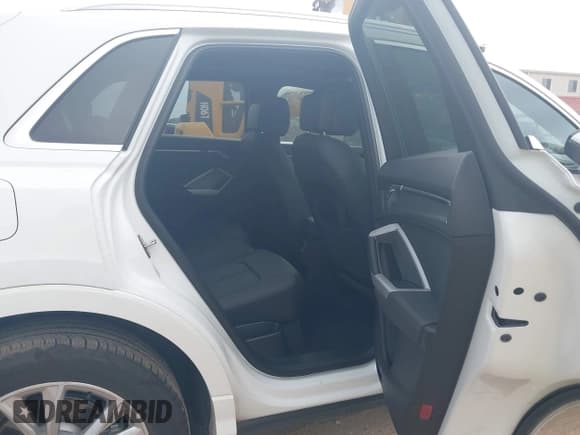 ✅ 2025 Audi Q3 S line Premium • VIN: WA1DECF36S1049474 • Lot: 43772874. Wystawiony na IAAI z przebiegiem 14 550 mil. Bezpłatny archiwum sprzedaży aukcyjnych z USA i szczegółowy raport historii pojazdu na DreamBid. Zdjęcie 8.