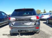 ✅ 2017 Jeep Grand Cherokee Limited • VIN: 1C4RJFBG2HC810080 • Lot: 43564365. Listed on IAAI with 125,811 mi. Free auction sales archive from the USA and detailed vehicle history report at DreamBid. Image 16.