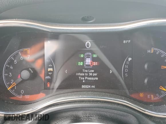 ✅ 2015 Jeep Grand Cherokee Overland • VIN: 1C4RJFCG2FC130031 • Lot: 70902305. Wystawiony na Copart z przebiegiem 86 924 mil. Bezpłatny archiwum sprzedaży aukcyjnych z USA i szczegółowy raport historii pojazdu na DreamBid. Zdjęcie 9.