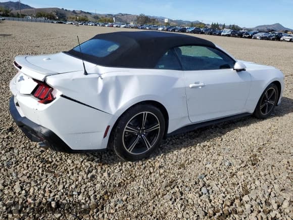 ✅ 2024 Ford Mustang EcoBoost Premium • VIN: 1FAGP8UH9R5112925 • Lot: 92244685. Listed on Copart with 32,861 mi. Free auction sales archive from the USA and detailed vehicle history report at DreamBid. Image 3.