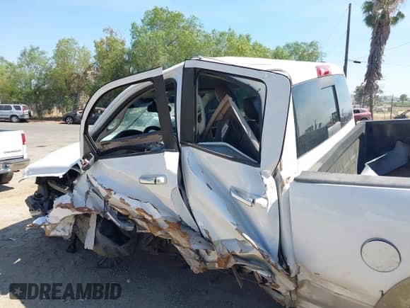 2010 Dodge 1500 Laramie с VIN 1D7RV1GT8AS143028, выставлен на аукционе IAAI как лот 42814344 с пробегом Не указан миль и . История ставок и продаж доступна на DreamBid. Изображение 16.