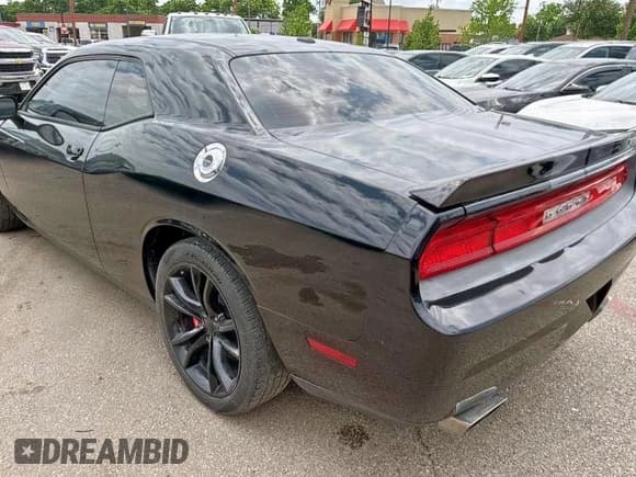 ✅ 2012 Dodge Challenger SRT-8 392 • VIN: 2C3CDYCJ8CH137762 • Lot: 92072065. Wystawiony na Copart z przebiegiem 85 215 mil. Bezpłatny archiwum sprzedaży aukcyjnych z USA i szczegółowy raport historii pojazdu na DreamBid. Zdjęcie 3.