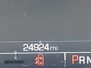 ✅ 2018 Chevrolet Impala LT • VIN: 2G1105S33J9102790 • Lot: 43549619. Wystawiony na IAAI z przebiegiem 24 924 mil. Bezpłatny archiwum sprzedaży aukcyjnych z USA i szczegółowy raport historii pojazdu na DreamBid. Zdjęcie 16.