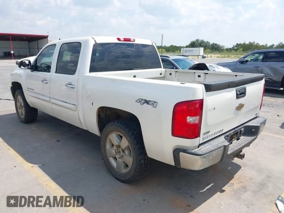 ✅ 2011 Chevrolet Silverado 1500 LTZ • VIN: 3GCPKTE33BG175970 • Lot: 43252945. Wystawiony na IAAI z przebiegiem 243 325 mil. Bezpłatny archiwum sprzedaży aukcyjnych z USA i szczegółowy raport historii pojazdu na DreamBid. Zdjęcie 3.