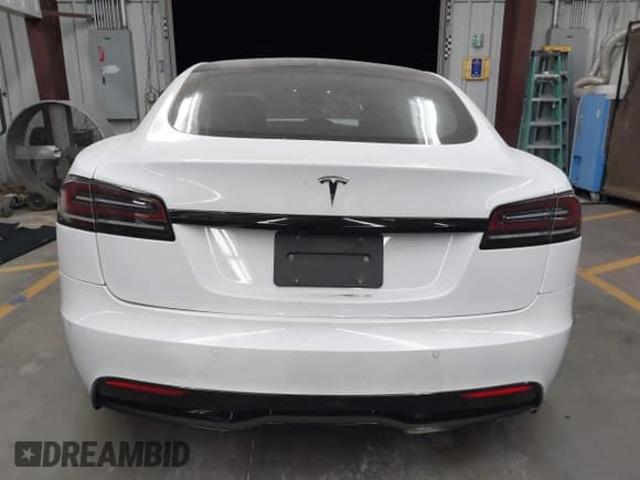 ✅ 2022 Tesla Model S • VIN: 5YJSA1E54NF490712 • Лот: 42980268. Опубликован ранее на IAAI с пробегом 34 222 миль. Бесплатный доступ к архиву аукционных продаж из США и подробный отчёт об истории автомобиля на DreamBid. Изображение 17.