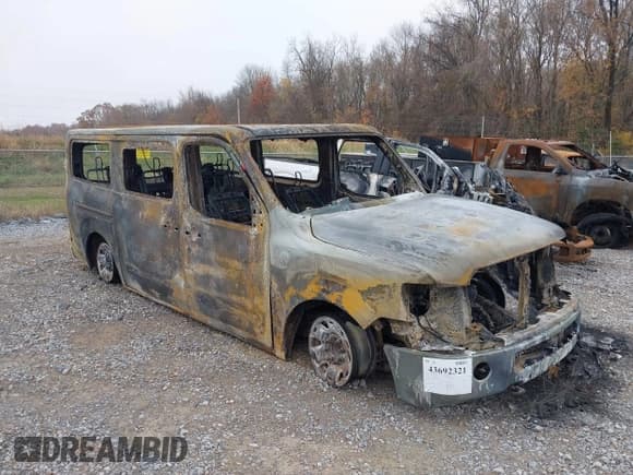 ✅ 2017 Nissan NV SL • VIN: 5BZAF0AAXHN853028 • Lot: 43692321. Wystawiony na IAAI z przebiegiem 154 000 mil. Bezpłatny archiwum sprzedaży aukcyjnych z USA i szczegółowy raport historii pojazdu na DreamBid. Zdjęcie 1.