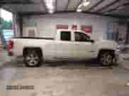 2015 Chevrolet Silverado 1500 LT z VIN 1GCRCREH0FZ398560, wystawiony jako IAAI lot #42454940 z przebiegiem 158 025 mil mil oraz . Historia ofert i sprzedaży dostępna na DreamBid. Obrazek 14.