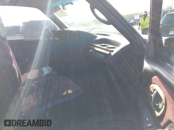 ✅ 1996 Chevrolet Silverado 3500 • VIN: 1GBHC39F0TE239062 • Лот: 43480292. Опубликован ранее на IAAI с пробегом 75 991 миль. Бесплатный доступ к архиву аукционных продаж из США и подробный отчёт об истории автомобиля на DreamBid. Изображение 5.