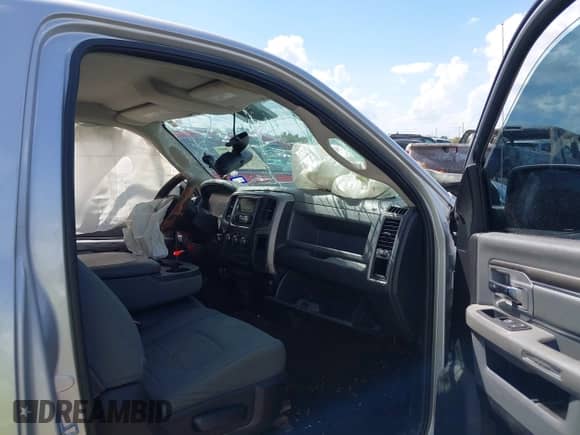 2016 Ram 1500 Express z VIN 3C6JR6AG4GG278048, wystawiony jako IAAI lot #43393792 z przebiegiem Nie podano mil oraz . Historia ofert i sprzedaży dostępna na DreamBid. Obrazek 5.