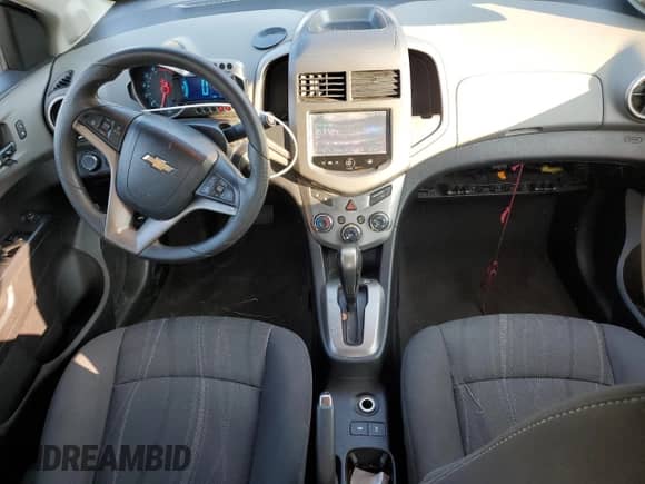 2015 Chevrolet Sonic LT z VIN 1G1JC5SH8F4214210, wystawiony jako Copart lot #68633674 z przebiegiem 124 305 mil mil oraz Szkoda całkowita • Salvage title. Historia ofert i sprzedaży dostępna na DreamBid. Obrazek 8.