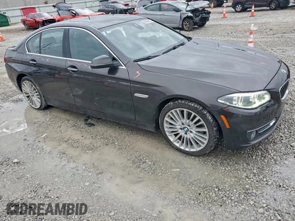 ✅ 2016 BMW 5 Series 550i xDrive • VIN: WBAKP9C55GD981281 • Lot: 93984635. Wystawiony na Copart z przebiegiem 110 279 mil. Bezpłatny archiwum sprzedaży aukcyjnych z USA i szczegółowy raport historii pojazdu na DreamBid. Zdjęcie 4.