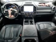 ✅ 2022 Ford F-450 XL • VIN: 1FT8W4DT8NEC09929 • Lot: 46081755. Wystawiony na Copart z przebiegiem 32 915 mil. Bezpłatny archiwum sprzedaży aukcyjnych z USA i szczegółowy raport historii pojazdu na DreamBid. Zdjęcie 8.