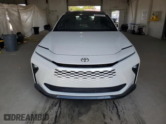 ✅ 2025 Toyota Crown XLE • VIN: JTDACAAJ0S3017083 • Lot: 80668275. Wystawiony na Copart z przebiegiem 2 660 mil. Bezpłatny archiwum sprzedaży aukcyjnych z USA i szczegółowy raport historii pojazdu na DreamBid. Zdjęcie 5.