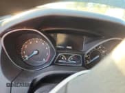 ✅ 2016 Ford Focus SE • VIN: 1FADP3F29GL319886 • Лот: 91258245. Опубликован ранее на Copart с пробегом 110 863 миль. Бесплатный доступ к архиву аукционных продаж из США и подробный отчёт об истории автомобиля на DreamBid. Изображение 9.