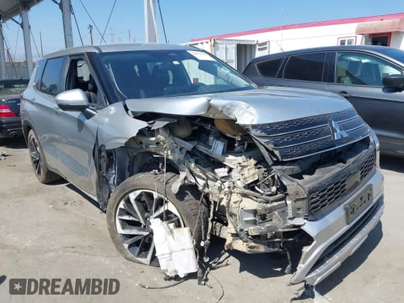 ✅ 2023 Mitsubishi Outlander SE • VIN: JA4J4UA87PZ012019 • Лот: 42807950. Опубликован ранее на IAAI с пробегом 27 600 миль. Бесплатный доступ к архиву аукционных продаж из США и подробный отчёт об истории автомобиля на DreamBid. Изображение 1.