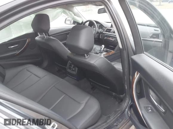 ✅ 2015 BMW 3 Series 320i xDrive • VIN: WBA3C3G51FNS73514 • Lot: 41863615. Wystawiony na IAAI z przebiegiem 133 443 mil. Bezpłatny archiwum sprzedaży aukcyjnych z USA i szczegółowy raport historii pojazdu na DreamBid. Zdjęcie 8.