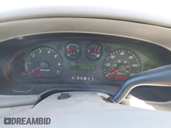 ✅ 2004 Ford Taurus LX • VIN: 1FAFP52U94G106307 • Lot: 43338680. Wystawiony na IAAI z przebiegiem 169 280 mil. Bezpłatny archiwum sprzedaży aukcyjnych z USA i szczegółowy raport historii pojazdu na DreamBid. Zdjęcie 7.