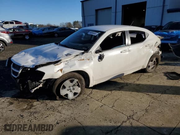 ✅ 2010 Dodge Avenger SXT • VIN: 1B3CC4FB0AN131570 • Лот: 84684444. Опубликован ранее на Copart с пробегом 132 553 миль. Бесплатный доступ к архиву аукционных продаж из США и подробный отчёт об истории автомобиля на DreamBid. Изображение 1.