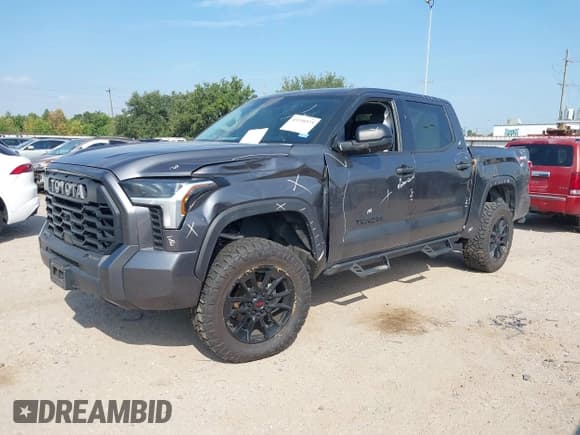 ✅ 2023 Toyota Tundra SR5 • VIN: 5TFLA5DB0PX120711 • Lot: 43210373. Wystawiony na IAAI z przebiegiem 33 598 mil. Bezpłatny archiwum sprzedaży aukcyjnych z USA i szczegółowy raport historii pojazdu na DreamBid. Zdjęcie 2.