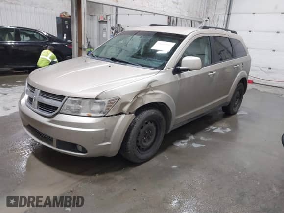 2009 Dodge Journey SE z VIN 3D4GG47B99T561583, wystawiony jako IAAI lot #43402002 z przebiegiem 137 189 mil mil oraz . Historia ofert i sprzedaży dostępna na DreamBid. Obrazek 2.