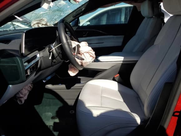 ✅ 2024 Cadillac LYRIQ Sport • VIN: 1GYKPTRL6RZ111836 • Лот: 71922135. Опубликован ранее на Copart с пробегом Не указан. Бесплатный доступ к архиву аукционных продаж из США и подробный отчёт об истории автомобиля на DreamBid. Изображение 7.