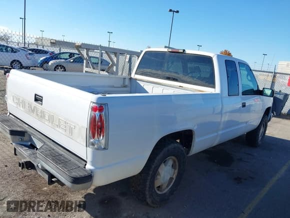 ✅ 1996 Chevrolet Silverado 1500 • VIN: 1GCEK19R2TE124012 • Лот: 43719215. Опубликован ранее на IAAI с пробегом 224 893 миль. Бесплатный доступ к архиву аукционных продаж из США и подробный отчёт об истории автомобиля на DreamBid. Изображение 4.