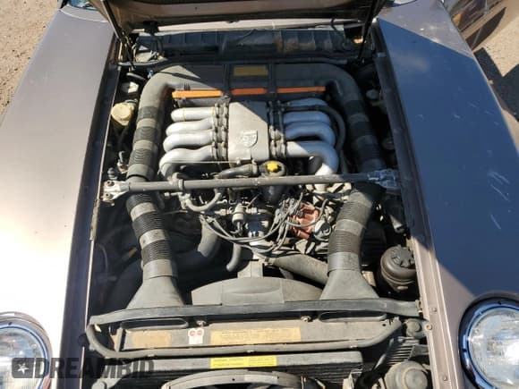 ✅ 1984 Porsche 928 • VIN: WP0JB0929ES860736 • Lot: 63927165. Wystawiony na Copart z przebiegiem 125 989 mil. Bezpłatny archiwum sprzedaży aukcyjnych z USA i szczegółowy raport historii pojazdu na DreamBid. Zdjęcie 11.