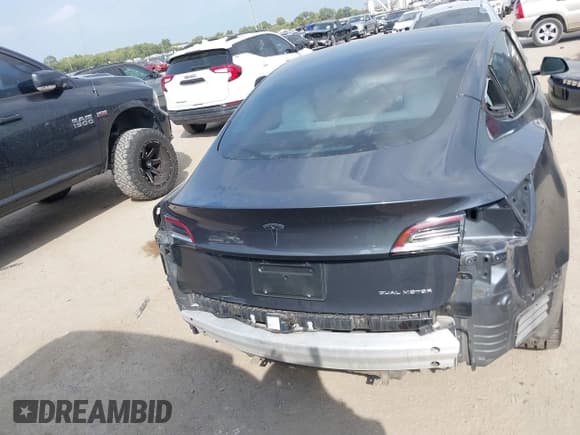 ✅ 2021 Tesla Model 3 Long Range • VIN: 5YJ3E1EB0MF062004 • Lot: 43516419. Wystawiony na IAAI z przebiegiem Nie podano. Bezpłatny archiwum sprzedaży aukcyjnych z USA i szczegółowy raport historii pojazdu na DreamBid. Zdjęcie 17.