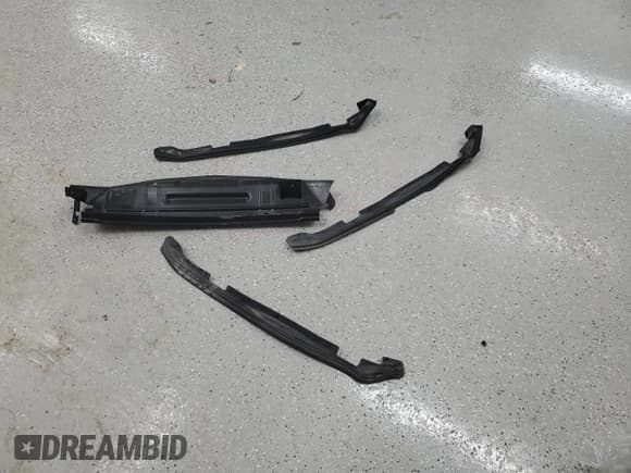 ✅ 2019 Chevrolet Impala LS • VIN: 2G11Y5SA5K9129305 • Лот: 75753004. Опубликован ранее на Copart с пробегом 91 051 миль. Бесплатный доступ к архиву аукционных продаж из США и подробный отчёт об истории автомобиля на DreamBid. Изображение 12.