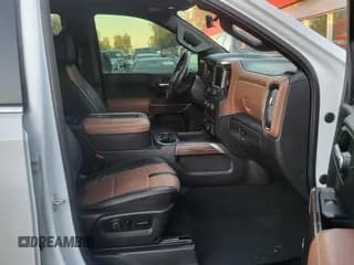 ✅ 2020 Chevrolet Silverado 1500 High Country • VIN: 3GCPWFEDXLG409568 • Lot: 79706864. Wystawiony na Copart z przebiegiem 44 792 mil. Bezpłatny archiwum sprzedaży aukcyjnych z USA i szczegółowy raport historii pojazdu na DreamBid. Zdjęcie 5.