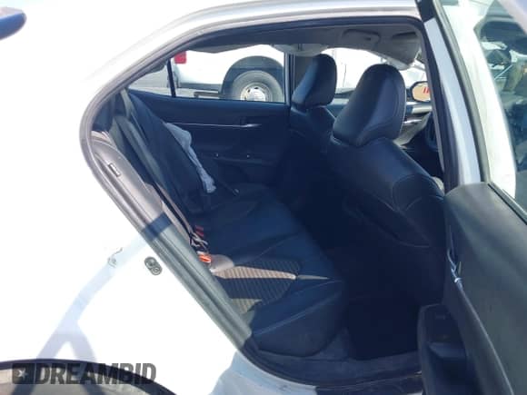 2022 Toyota Camry SE z VIN 4T1G11AK9NU047993, wystawiony jako IAAI lot #43315367 z przebiegiem 70 901 mil mil oraz . Historia ofert i sprzedaży dostępna na DreamBid. Obrazek 8.