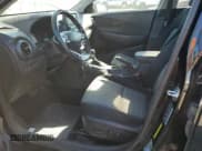 ✅ 2019 Hyundai Kona SEL • VIN: KM8K6CAA3KU321828 • Лот: 69728744. Опубликован ранее на Copart с пробегом 91 292 миль. Бесплатный доступ к архиву аукционных продаж из США и подробный отчёт об истории автомобиля на DreamBid. Изображение 7.